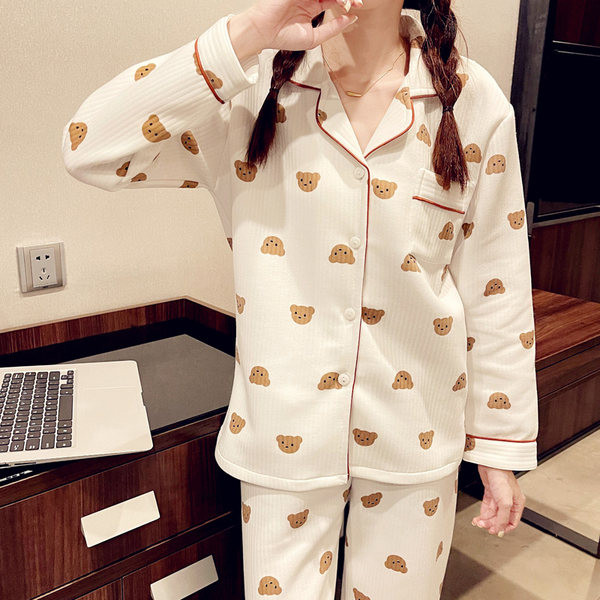 Дамска пижама с апликации и копчета