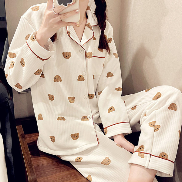 Дамска пижама с апликации и копчета