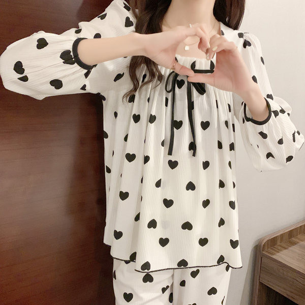 Novi model ženske pidžame iz dva dijela sa dugim rukavima i aplikacijom