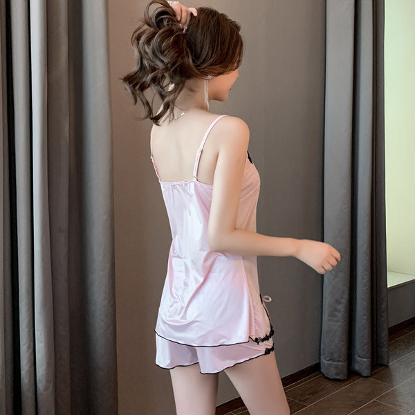 Kratka ljetna satenska pidžama s čipkom