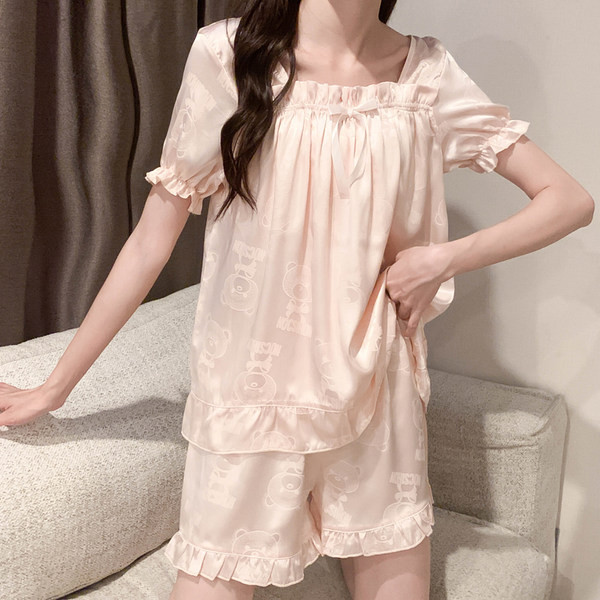 Ljetna satenska pidžama s kovrčama