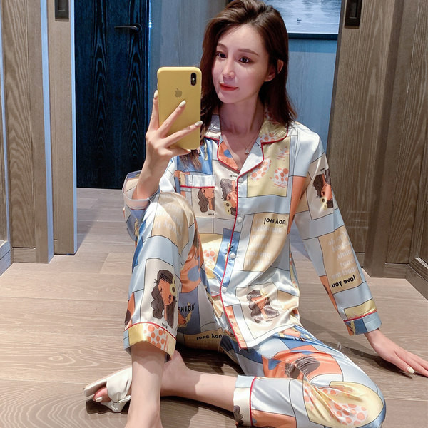 Ženska pidžama iz dva dijela sa aplikacijom na leđima