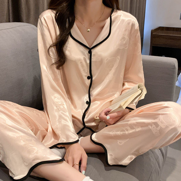 Ženska moderna satenska pidžama iz dva dijela na gumbe