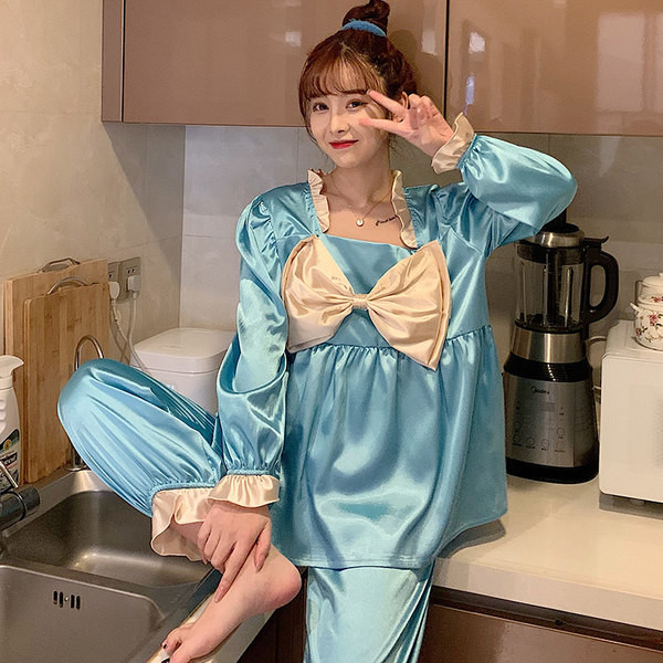 Ženska pidžama iz dva dijela sa trakom