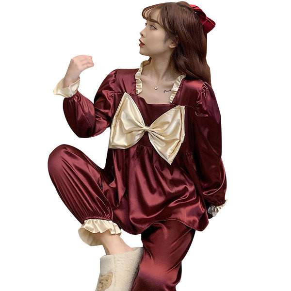 Ženska pidžama iz dva dijela sa trakom