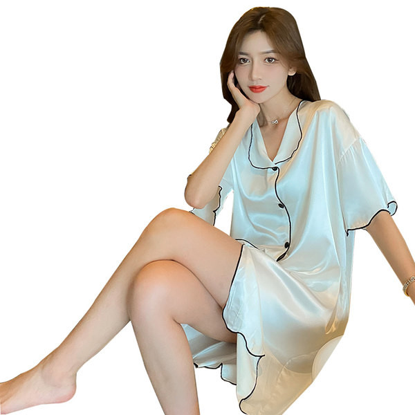 Ženska spavaćica s kratkim rukavima i kopčanjem