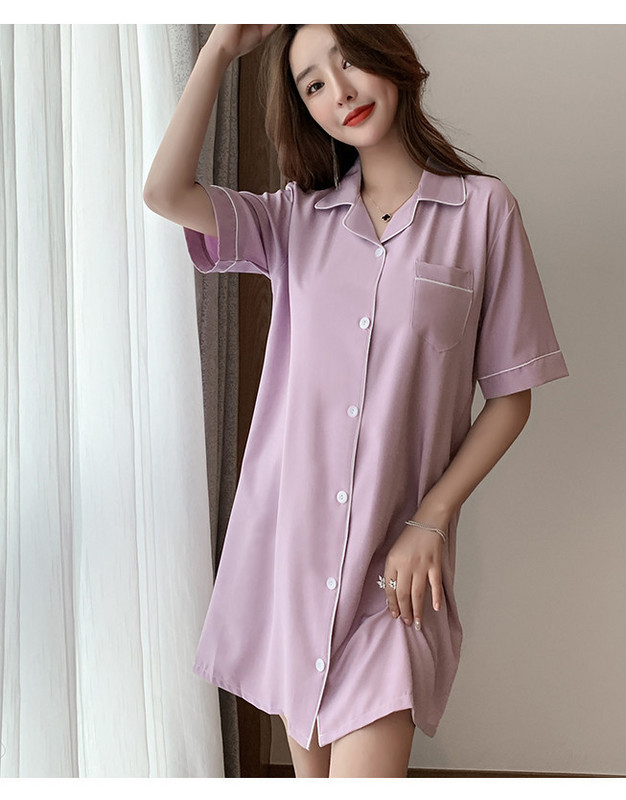 Moderna ženska spavaćica s gumbima za košulju