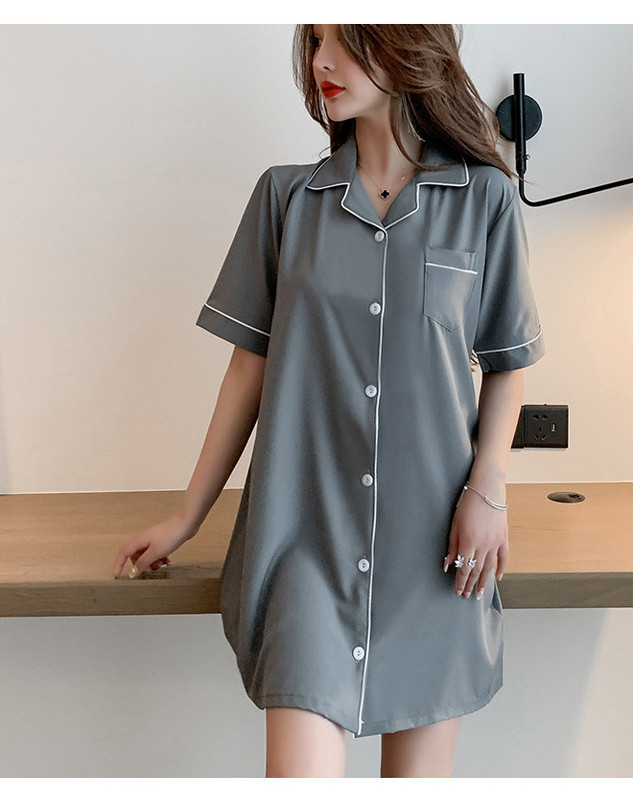 Moderna ženska spavaćica s gumbima za košulju