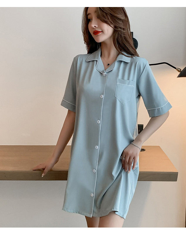 Moderna ženska spavaćica s gumbima za košulju