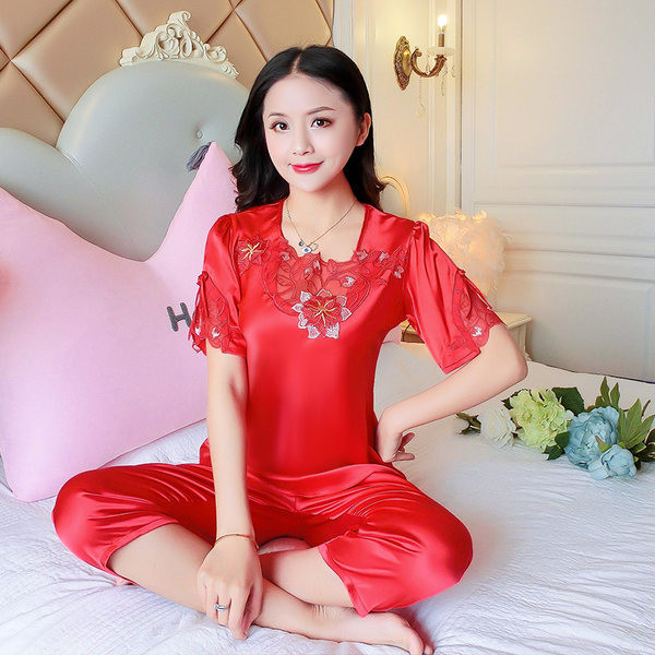 Satenska elegantna ženska pidžama s vezom