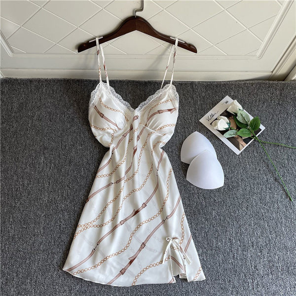 Сатенена нощница със средна дължина