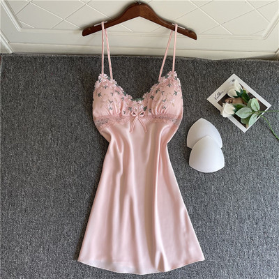 Elegantna ženska satenska spavaćica sa danetalom