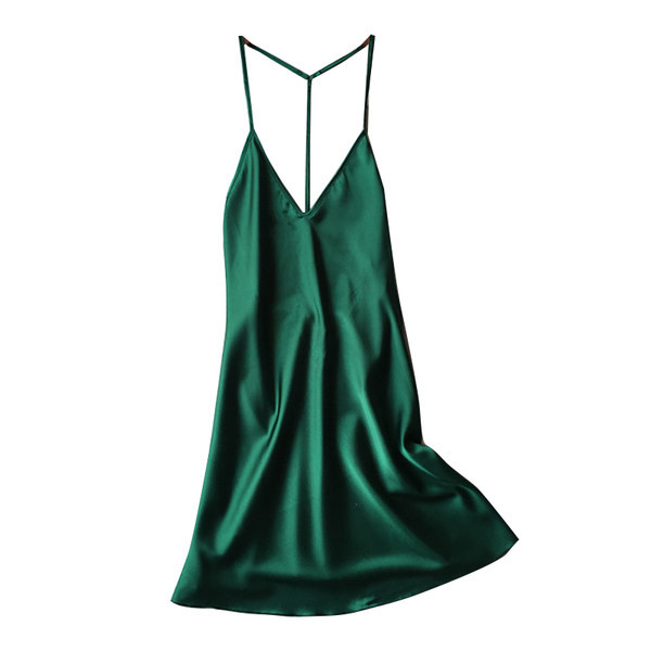 Дамска сатенена нощница с V-образно деколте 