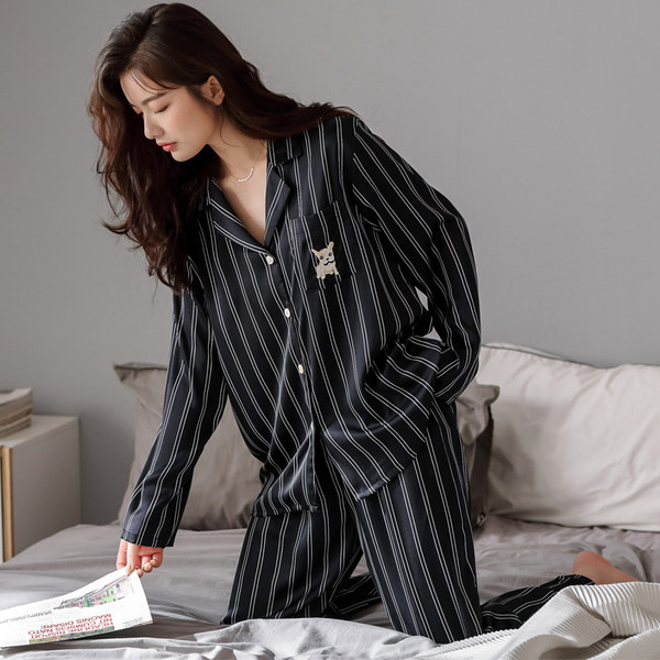 Prugasta ženska pidžama s dvodijelnim gumbima
