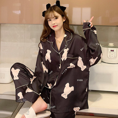 Satenska pidžama iz dva dijela sa šarenim uzorkom