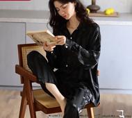 Ženska pidžama s dvodijelnim gumbima