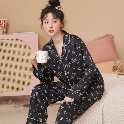 Ženska pidžama s dvodijelnim gumbima