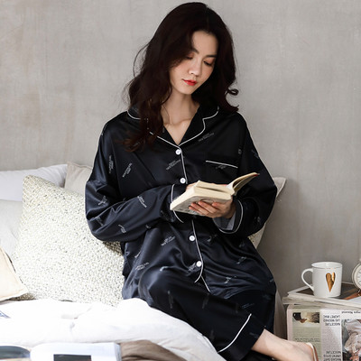 Ženska pidžama s dvodijelnim gumbima