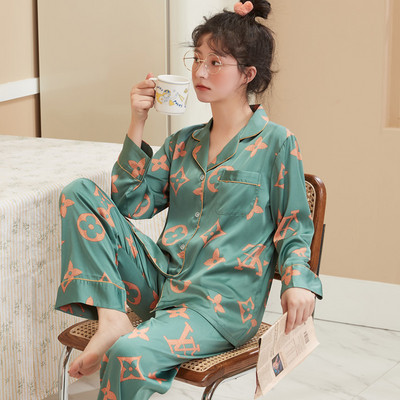 Ženska pidžama s dvodijelnim gumbima