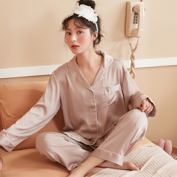 Ženska pidžama s dvodijelnim gumbima