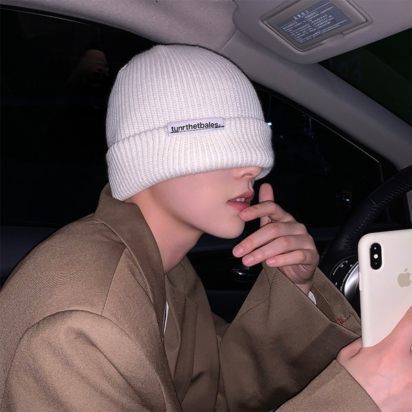 Muška pletena jednobojna kapa za zimu