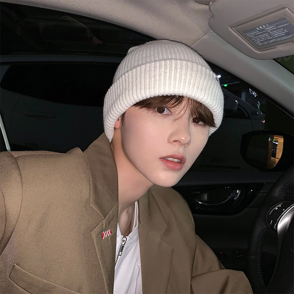 Muška pletena jednobojna kapa za zimu