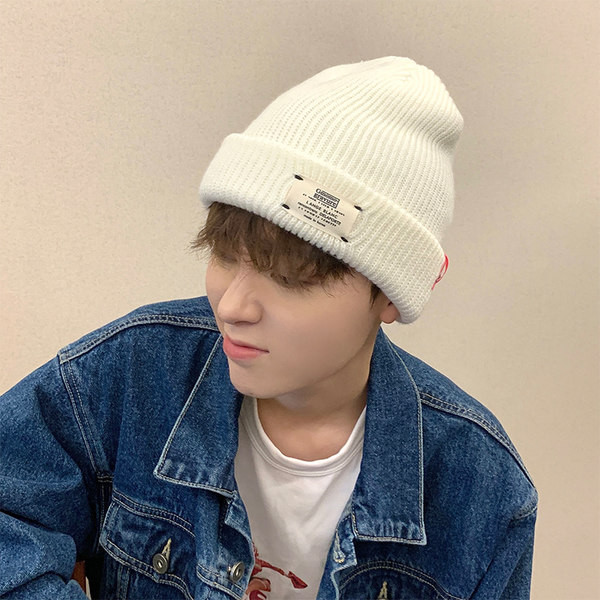 Muška pletena kapa s amblemom siva, crna i bijela