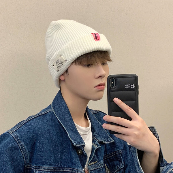 Muška pletena kapa s amblemom siva, crna i bijela