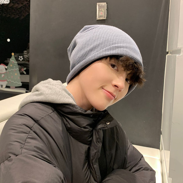 Muška jesenska pletena kapa jednobojni model