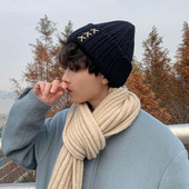 Мъжка топла зимна шапка с бродерия