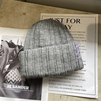 Мъжка топла зимна шапка с бродерия