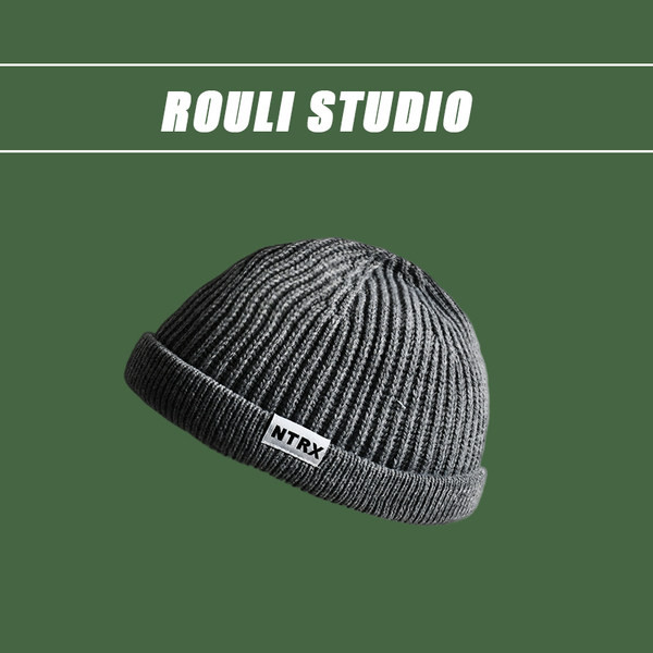 Ежедневна мъжка плетена шапка - изчистен модел