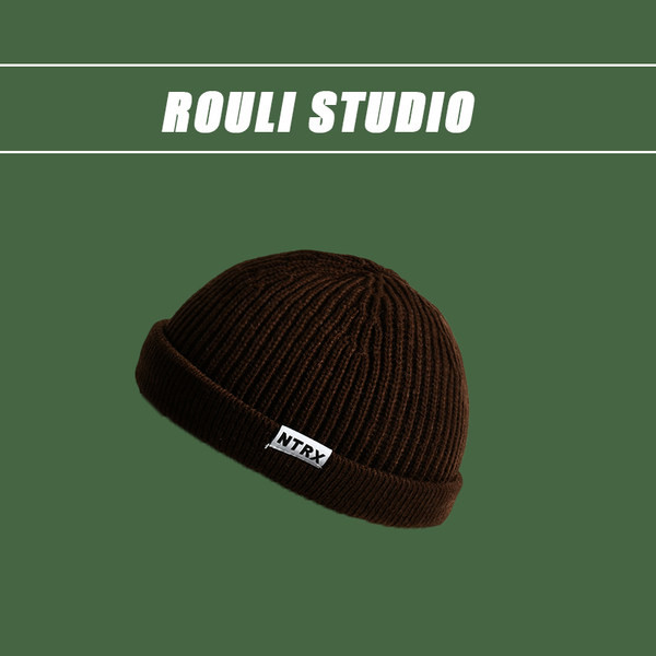 Ежедневна мъжка плетена шапка - изчистен модел