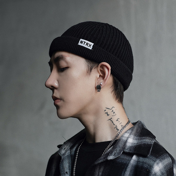 Muška zimska pletena kapa jednobojni model