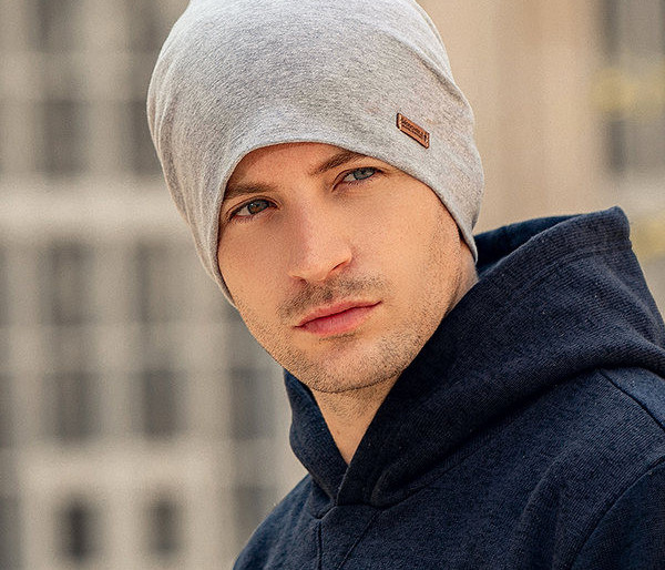 Muška jesensko-zimska kapa sa novim modelom amblema