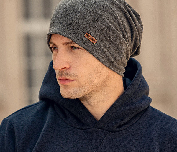 Muška jesensko-zimska kapa sa novim modelom amblema