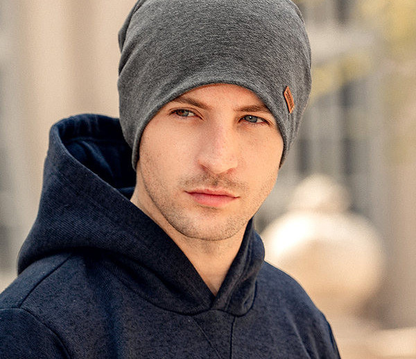 Muška jesensko-zimska kapa sa novim modelom amblema