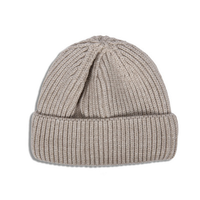 Jednobojna pletena muška zimska kapa