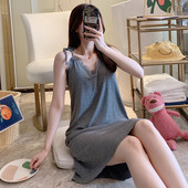 Ženska spavaćica s čipkom i špic izrezom