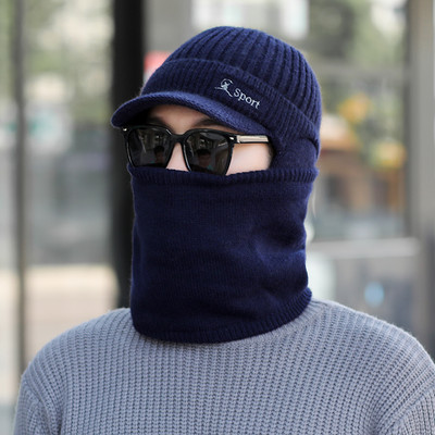 Мъжка шапка тип ушанка с козирка и бродиран надпис