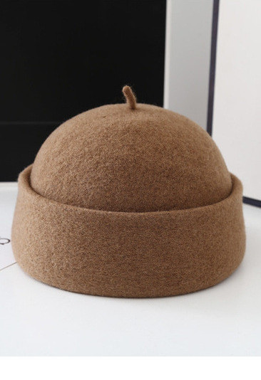 Мъжка шапка изчистен модел в няколко цвята