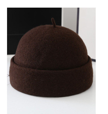 Мъжка шапка изчистен модел в няколко цвята