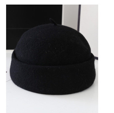 Мъжка шапка изчистен модел в няколко цвята