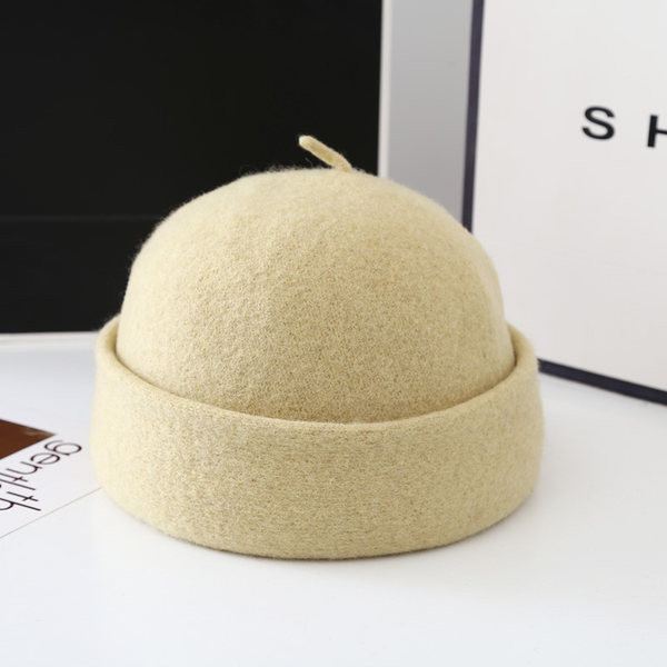 Мъжка шапка изчистен модел в няколко цвята