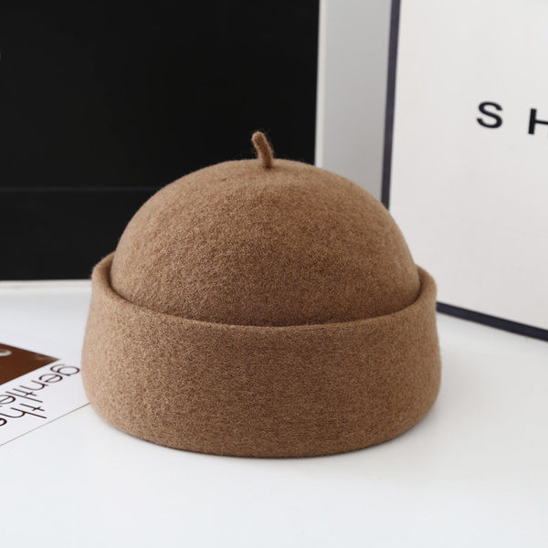 Мъжка шапка изчистен модел в няколко цвята