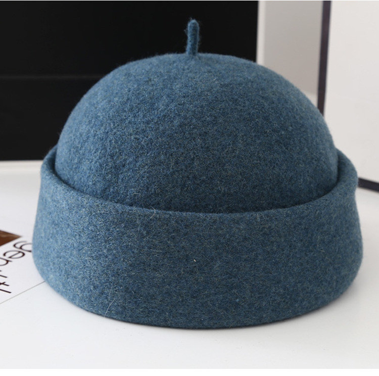 Мъжка шапка изчистен модел в няколко цвята