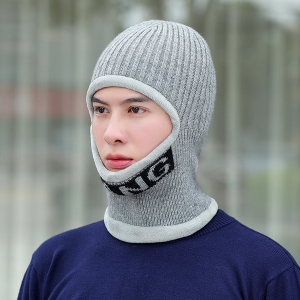 Dnevna zimska kapa sa natpisom - za muškarce