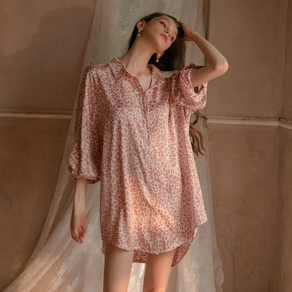 Дамска нощница с копчета и животински принт