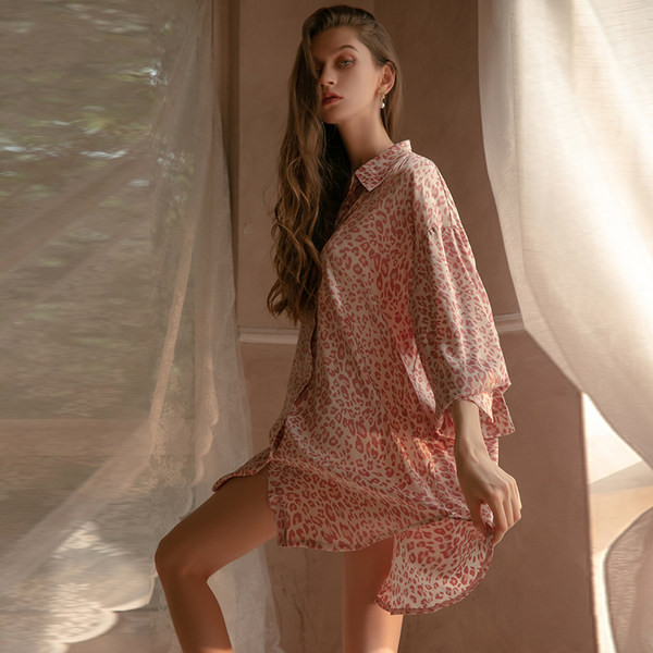 Дамска нощница с копчета и животински принт