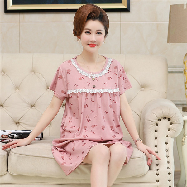 Ženska spavaćica sa cvjetnim uzorkom i trakom